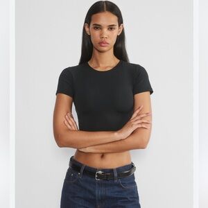 Aritzia Contour Crew Cropped Tshirt